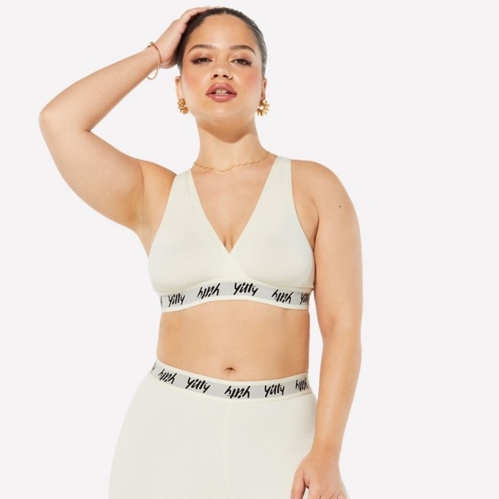 YITTY X Fabletics Major Label Smoothing Cross-Front Bralette XS On My Ivories